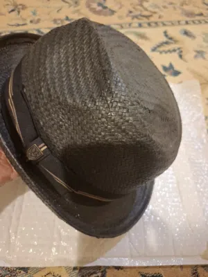 قبعات للبيع