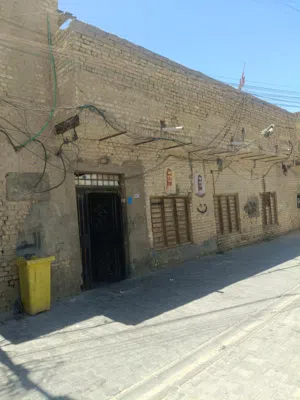 بيت التحسنينه قرب جامع المعرفي مساحه 205 بيهه فضله 3 مرات  بيت ورثه  سعر متر مليون 700