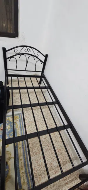 سرير حديد مفرد