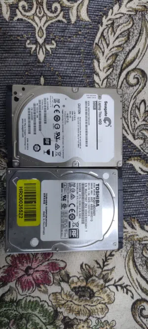 هاردات hdd ثنين واحد توشيبا 500 والثاني سيگتوب 500 گيگا