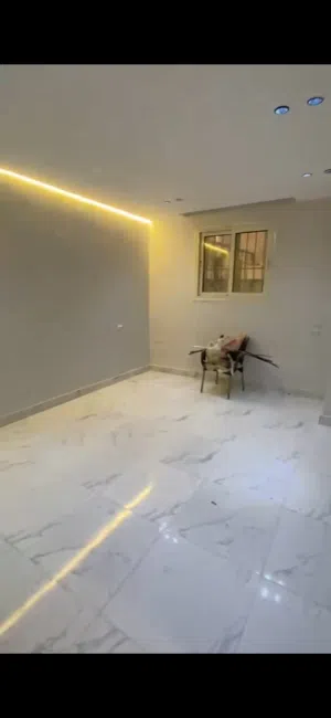 شقه للبيع بمدينه الشروق الحي الاول شرق