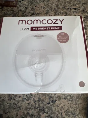 Selling my momcozy M5 wearable pump!  مام كوزي حالتها جيدة جدا شفاطة حليب ماركة ممتازة