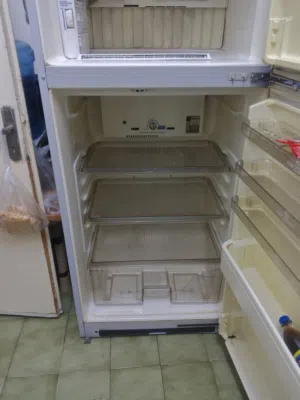ثلاجه للبيع شارب