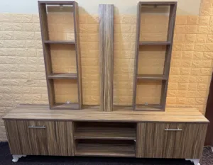 طاولة تلفزيون