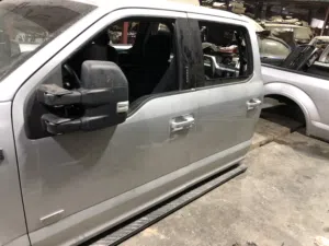 يتوفر لدينا قطع غيار فورد F150  يتوفر ابواب فورد وكالة مستخدم  موديل 2015 الى 2020