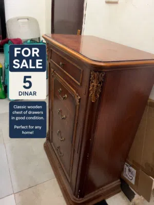 Classic wooden chest of drawers in good condition.