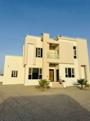 فيلا للبيع في بركاء / النعمان مساحة الارض واسعة