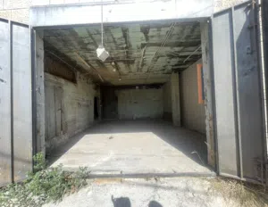 مخزن باب للإيجار