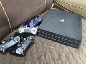 ps4 pro online مستعمل أبن عم الجديد    نضافة %90 مساحة التخزين تيرا1 من عدا تنزيل النظام