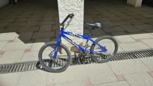 بسكليت امريكي لعمر من 8 ل 10 سنوات مستعمل بحاله جيده