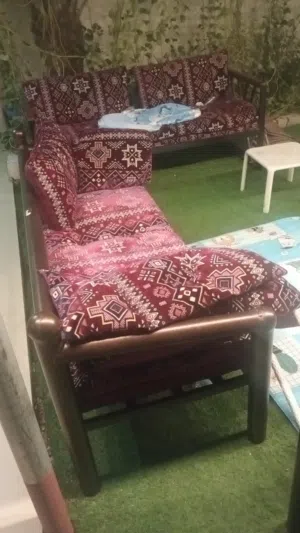 كراسي حديد مع الفرش جودة ممتازة استخدام قليل