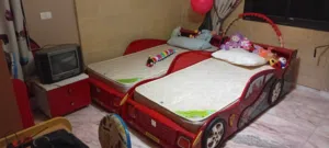 ferrarri furniture's 2 beds 2 desk for babyroom used like new with mattress