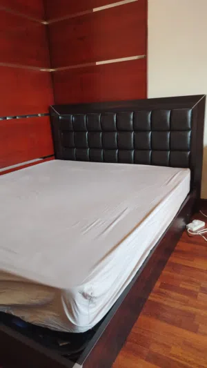 King size hydraulic bed with headboard and mattress
