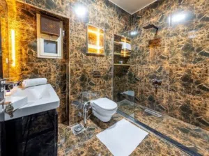 شقه فاخره للبيع او الايجار بالمهندسين خلف نادي الصيد مباشرة
