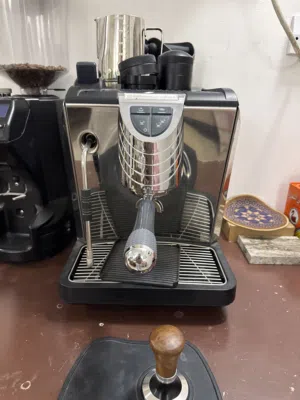 ماكينة إسبريسو احترافية Nuova Simonelli Oscar II بحالة ممتازة