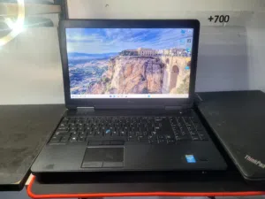لابتوب DELL بشاشة لمس – عملي وأنيق للاستخدام اليومي