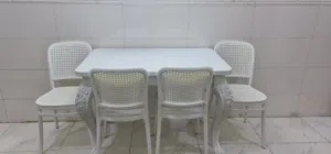 طاوله طعام