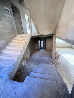 More than 6 bedrooms . 2 Bathrooms . 503 m22