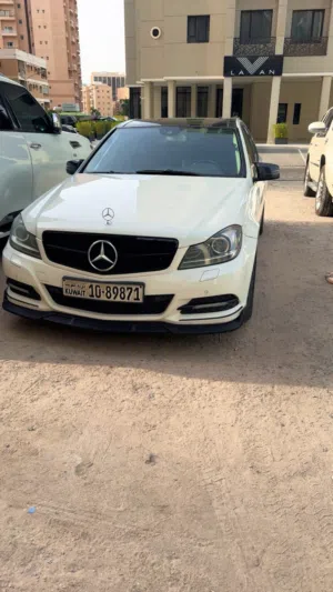 للبيع مرسيدس c200 2012