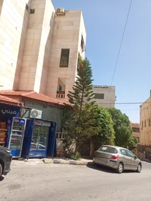 شقة للبيع طابق ثالث كل طابق شقتين