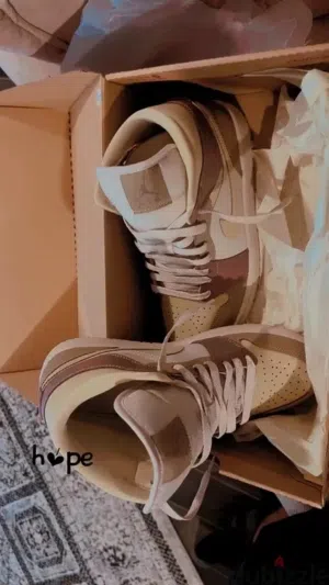 للبيع جوتي نايك جورن جديد