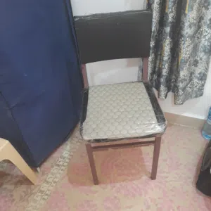 كرسي حديد فقط بدينار