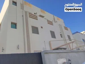 شقه موقع جدا ممتاز جميع كل الخدمات قريب من كليه الخليج ومدينه السلطان هيثم