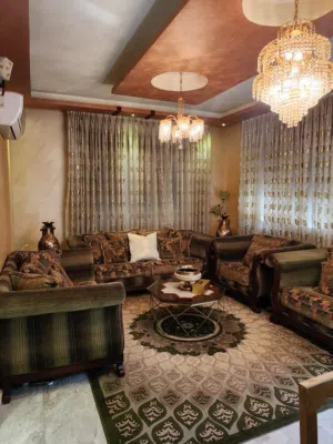 طقم كنب مع طاوله سفره