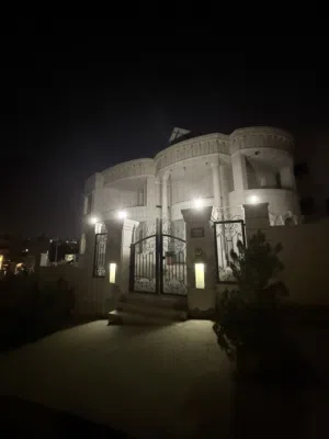 فيلا للبيع في ابوعلندا عمر البناء 3 سنوات من المالك مباشره 3 طوابق تم تخفيض سعر 275