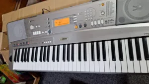 اورج أورج اورغ أورغ اورك اورق بيانو ياماها YAMAHA PSR - 300 كاواي شرقي KAWAI ARA-10