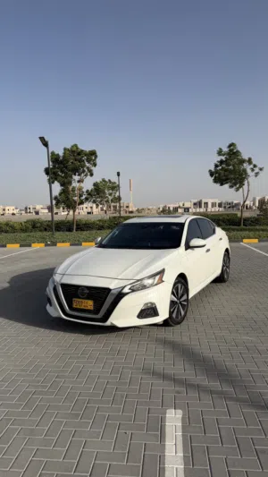 نيسان التيما 2021 SV رقم واحد فول مواصفات