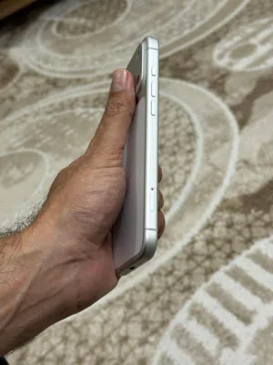 17 pro max 256 White b100 17 256 برو ماكس 100 مدخل شريحه