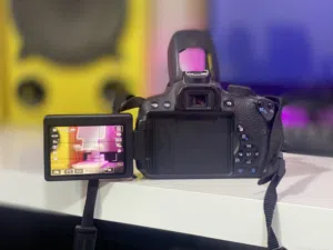 كاميرا كانون 700D + عدسة 50m