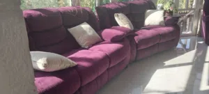 كنب ركلاينر بحالة ممتازة ولون مميز