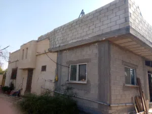 مزرعة للبيع سكن ب على شارعين  مع ثلاث مخازن