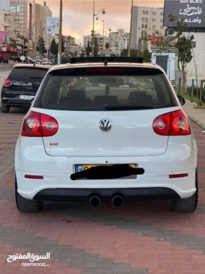 سيارات للبيع