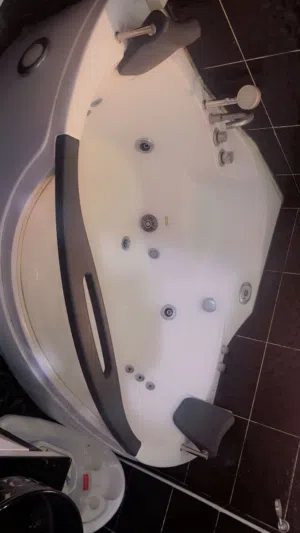 جاكوزي للبيع بحاله الوكاله