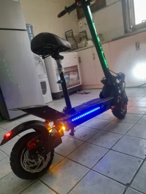 leno electric scooter with digital display for sale very less used, with wirelock and helmet free