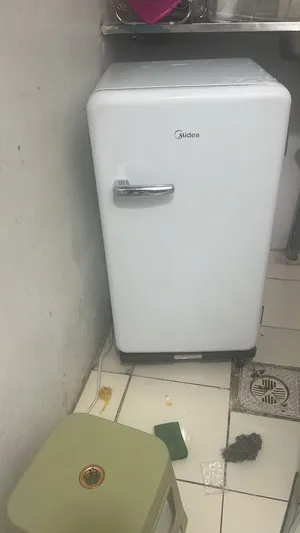 Refrigerators . Midea . Used1