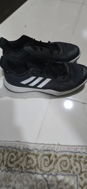 حذاء اديداس استخدام بسيط