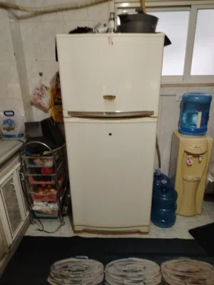 ثلاجة للبيع