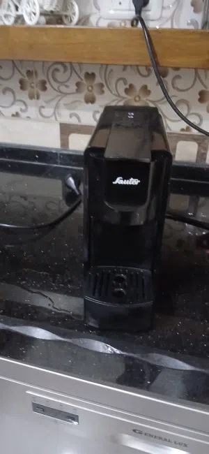 ماكينة قهوة اسبرسو سويسرية بحالة جيدة جدا بسعر قوي جدا