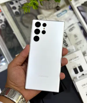 Samsung Galaxy S22 Ultra 5G 256 GB in Muscat