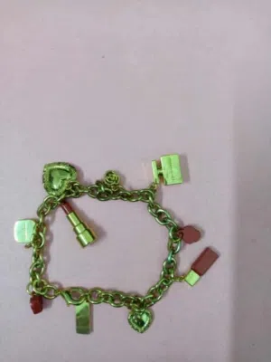 أساور للبيع جديدة و بحالة جيدة