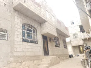 70 m2 3 Bedrooms Townhouse for Sale in Sana'a Sa'wan