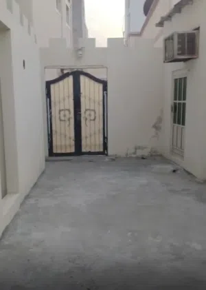 للبيع او للايجار بيت شعبي في منطقة قلالي