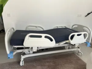 سرير طبي كهربائي كامل مع فرشه طبيه مستعمل اسبوعين فقط
