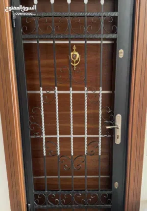 شراء جميع انواع الشبابيك والامنيوم وجميع انواع الابواب والدربزين والحميات