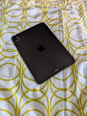 iPad Pro 11 M4 256GB بطارية 98 مكفول ولا ملاحظة