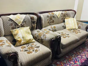 طقم كنب كامل للبيع بسعر مغري